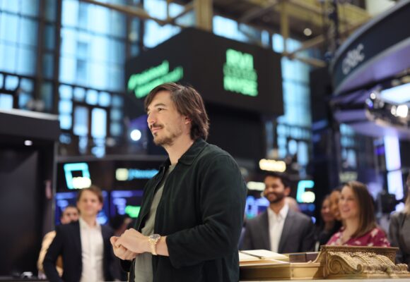 Robinhood Chain’s real-world assets jump fivefold as tokenized stocks start trading in bigger size