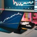 XRP traders bet on a rebound as price slips to $1 and bearish chatter surges