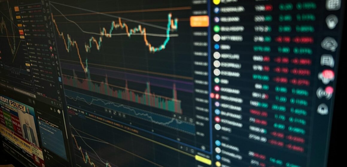 Bitcoin investors pour $853 million into spot ETFs. BlackRock’s IBIT claims the bulk
