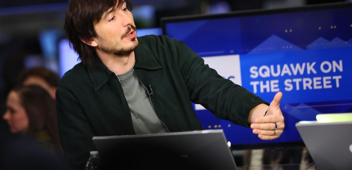 Robinhood CEO says companies shouldn’t get veto over stock tokens in AMC feud