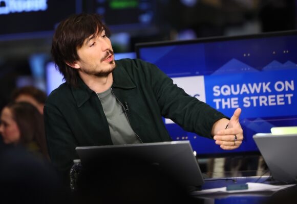 Robinhood CEO says companies shouldn’t get veto over stock tokens in AMC feud