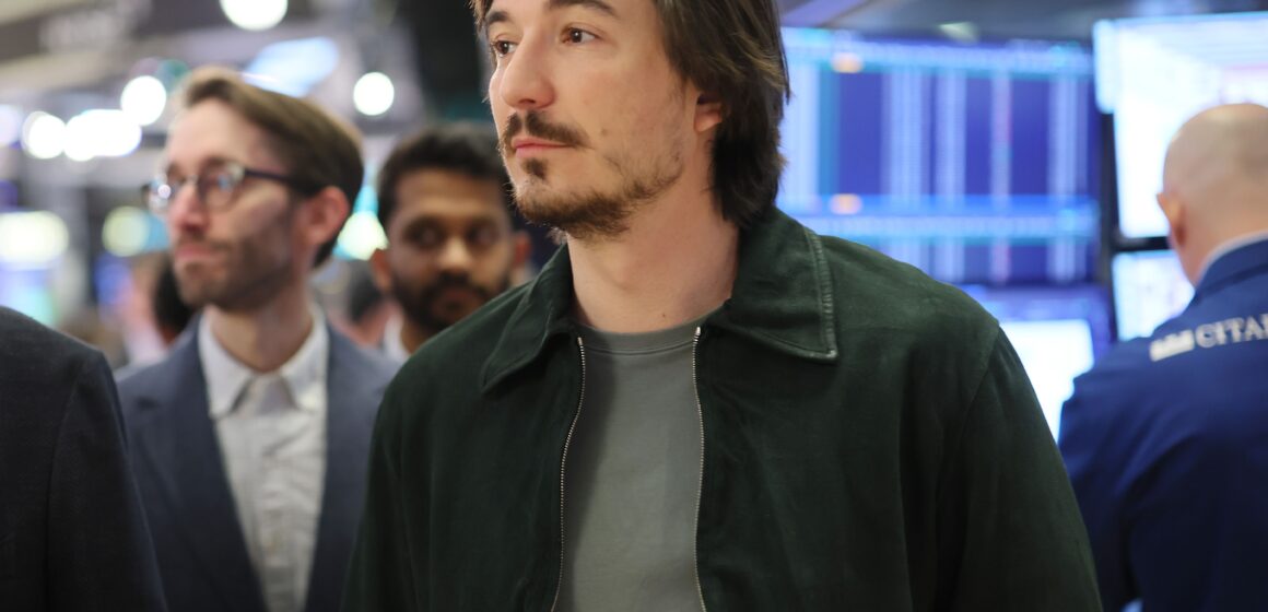 Robinhood CEO Vlad Tenev fires back at AMC’s Aron in escalating fight over stock tokens