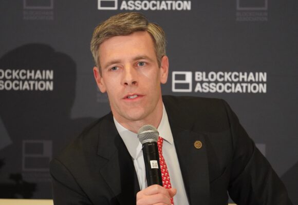 Bank group sues U.S. regulator over granting crypto trust charters