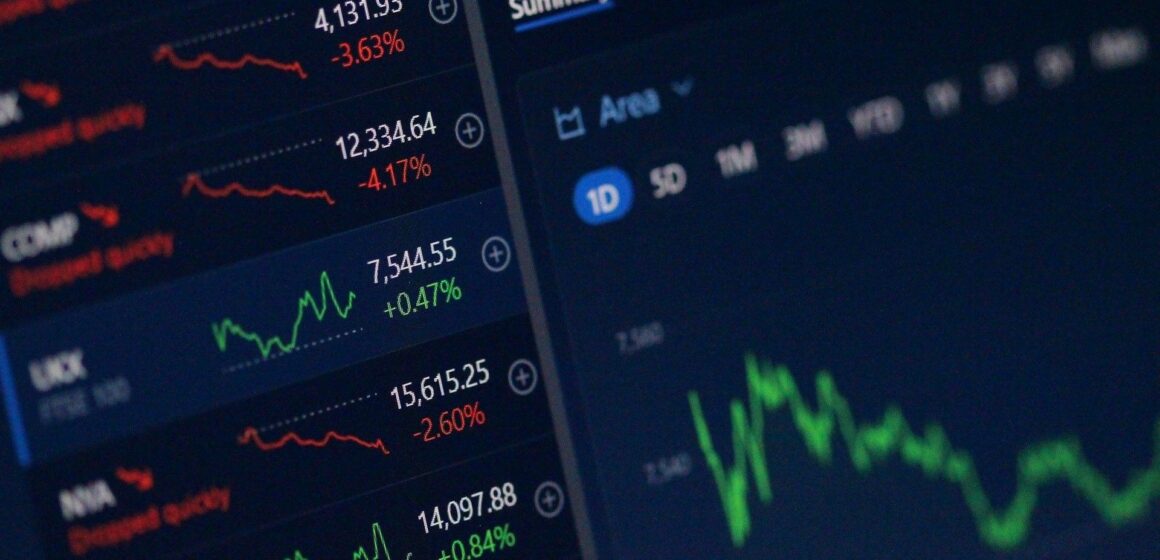 Chainlink adds weekend pricing for tokenized assets, with Aave as launch partner