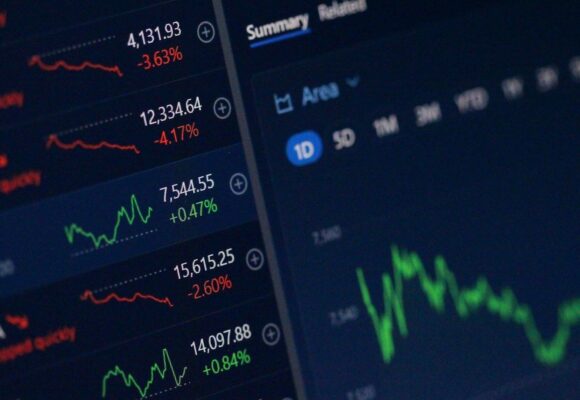 Chainlink adds weekend pricing for tokenized assets, with Aave as launch partner